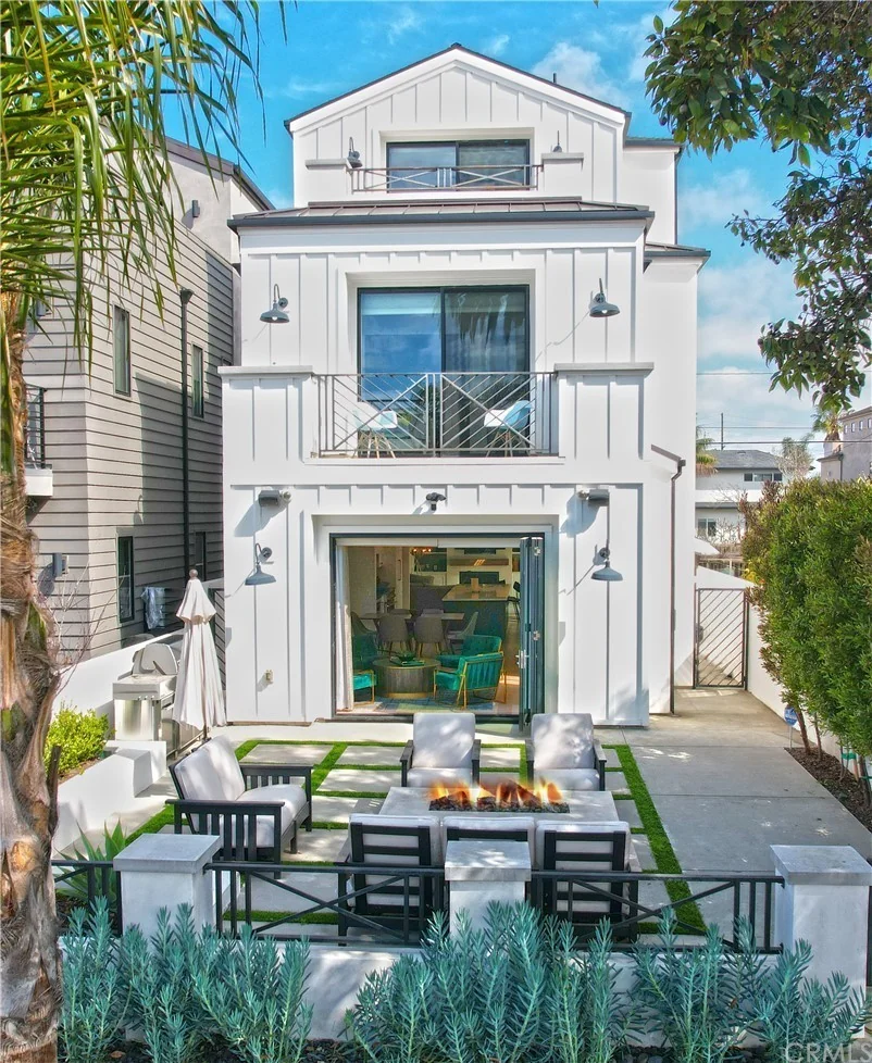 1020 Huntington Street · Exterior