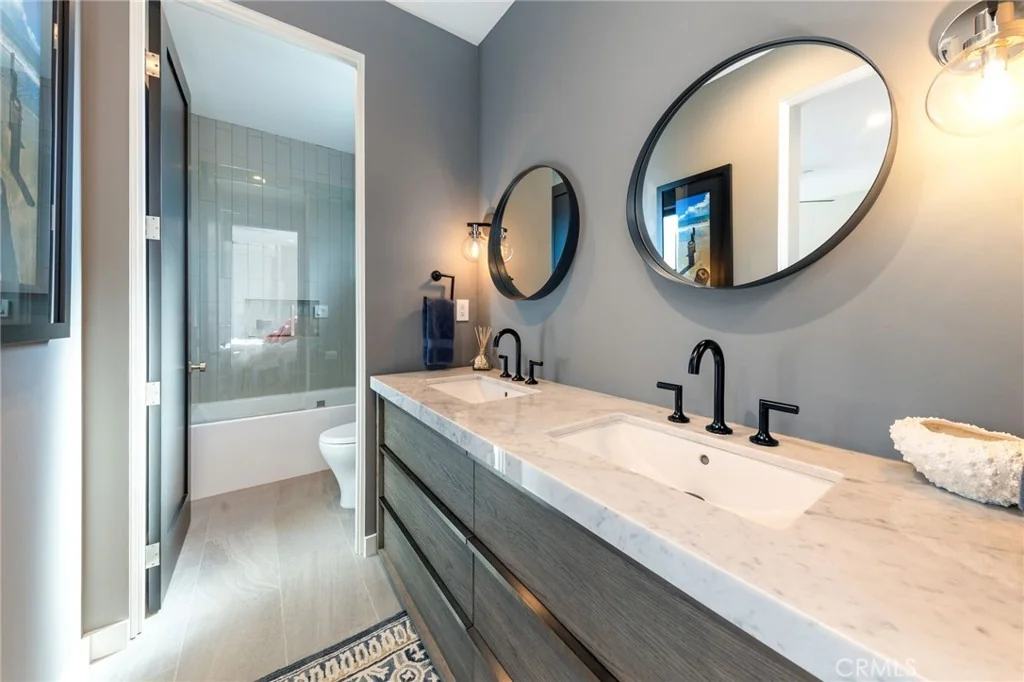 1002 Huntington Street · Bathroom