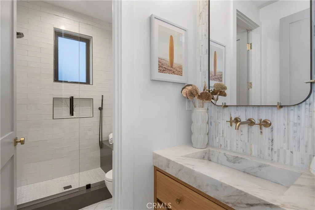 1004 Huntington Street · Bathroom