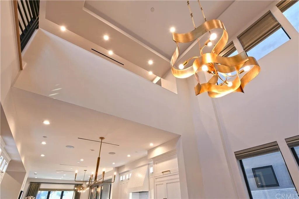 1020 Huntington Street · Staircase