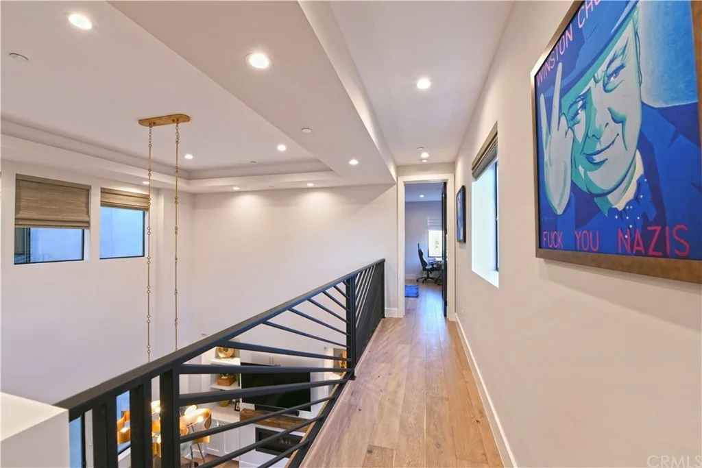 1020 Huntington Street · Upper landing