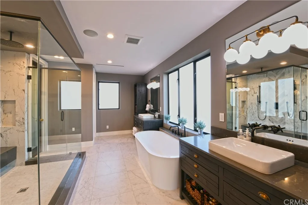 1020 Huntington Street · Primary bathroom