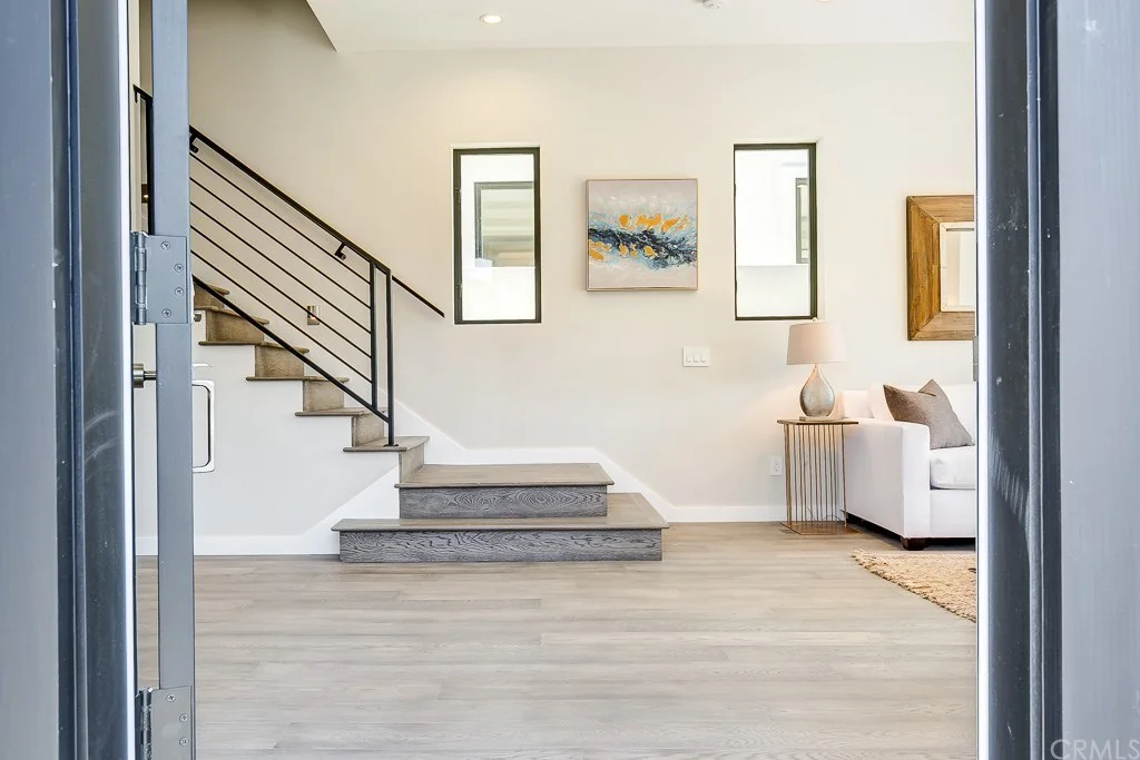 1022 Huntington Street · Living area