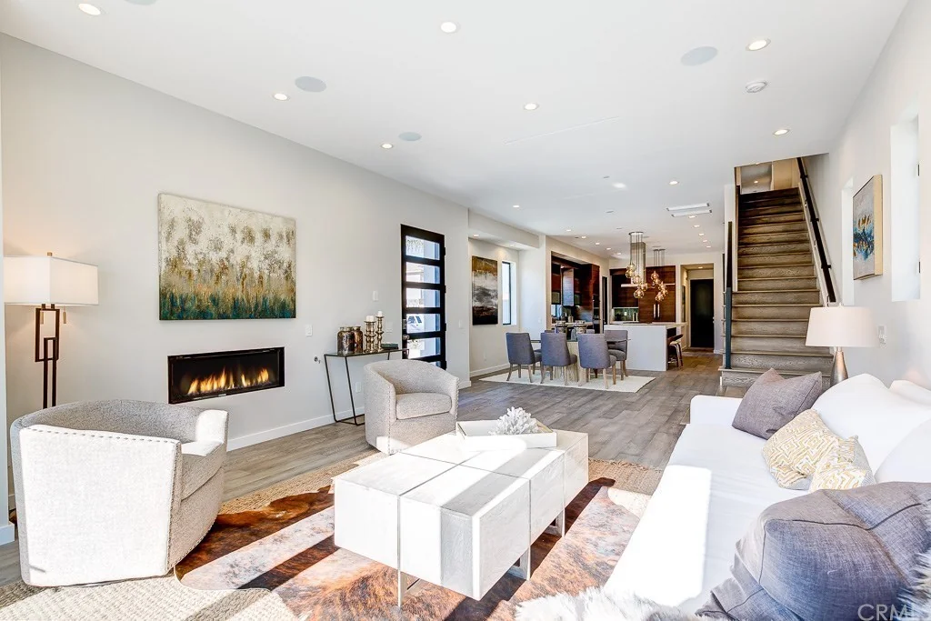 1022 Huntington Street · Living room and kitchen