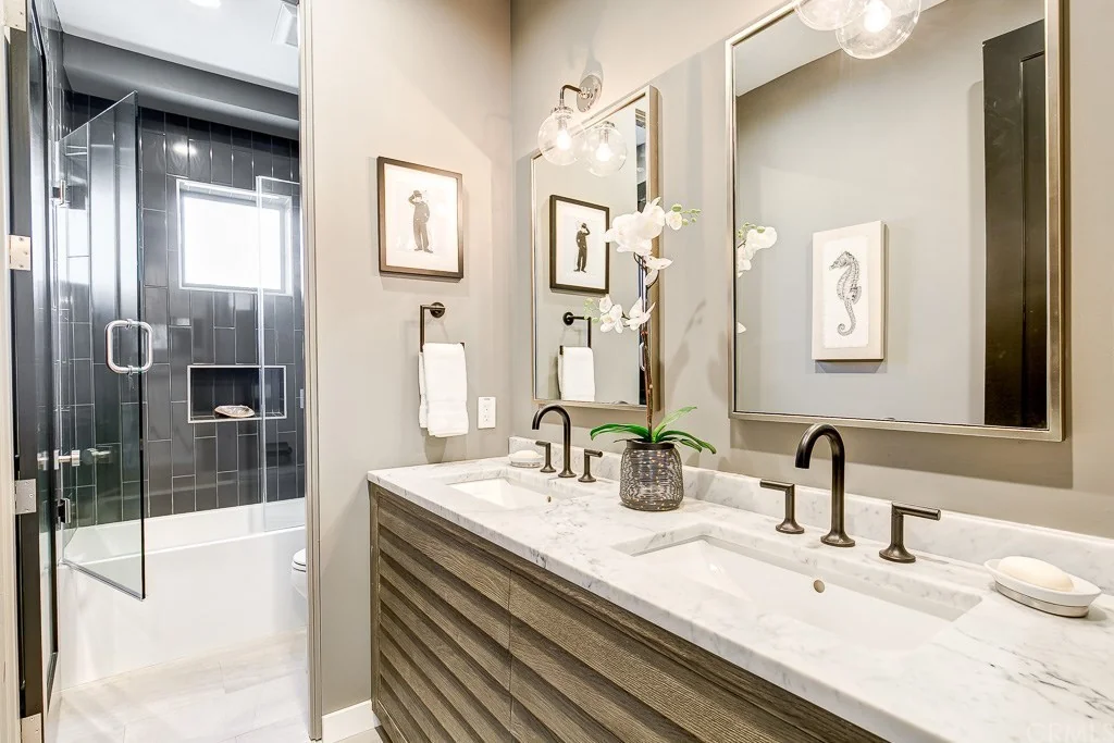 1022 Huntington Street · Bathroom