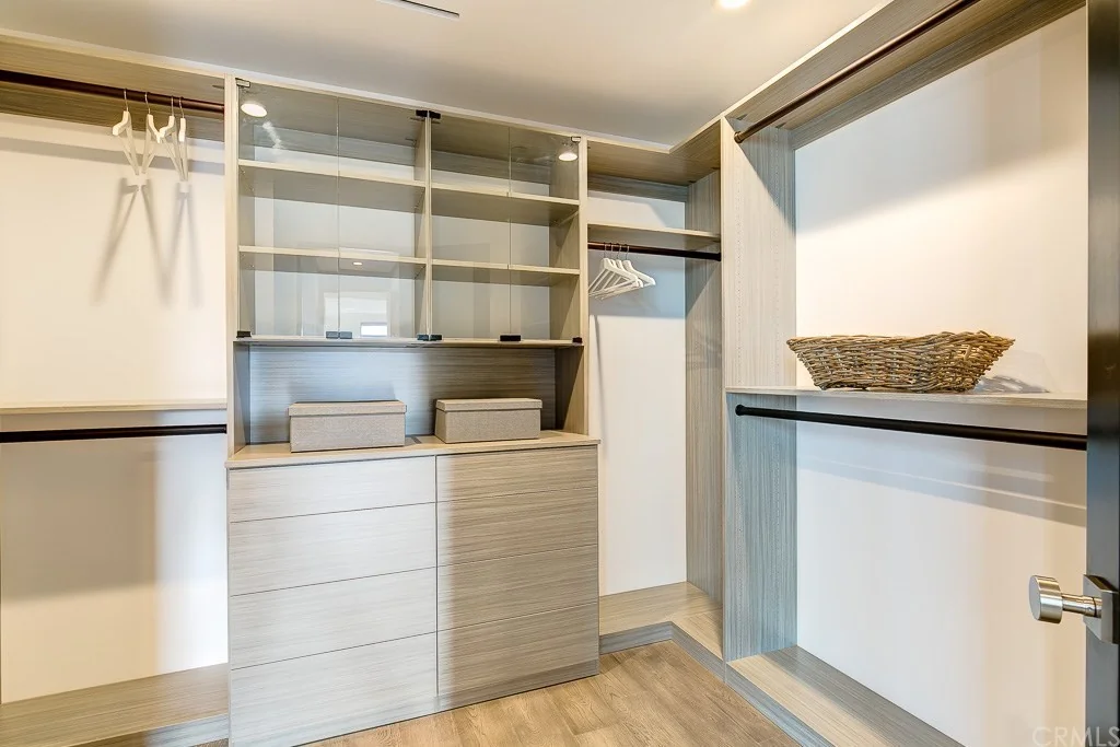 1022 Huntington Street · Walk-in closet