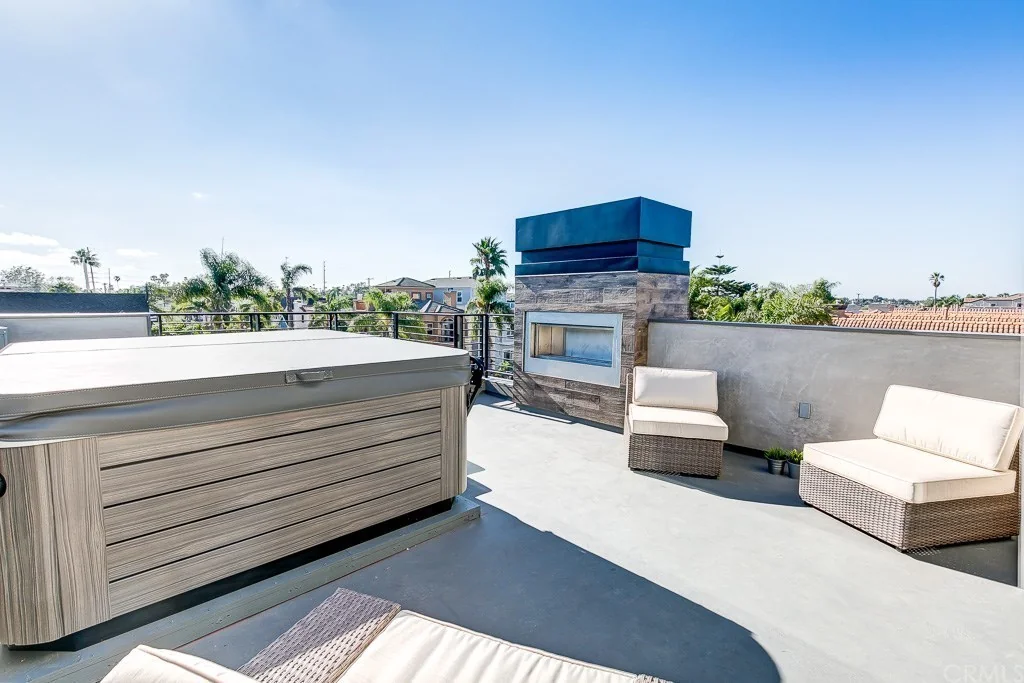 1022 Huntington Street · Roof terrace