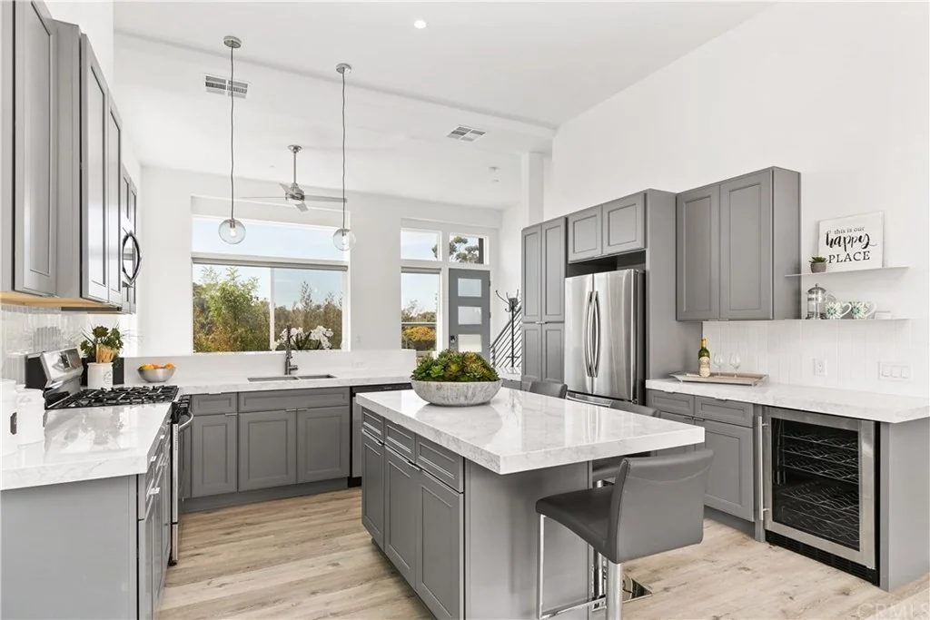 2807 S El Camino Real · Kitchen