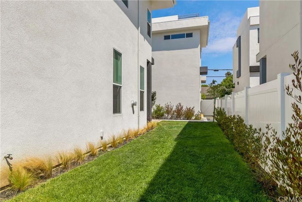 2807 S El Camino Real · Side garden