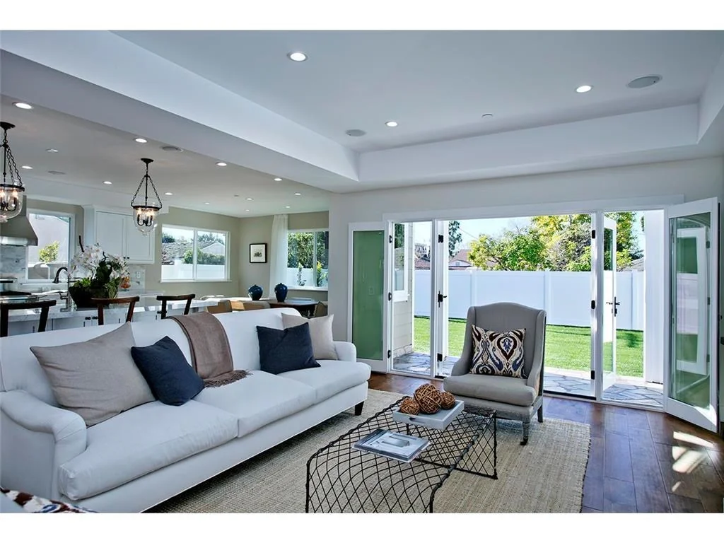 2947 Kelton Avenue · Family room