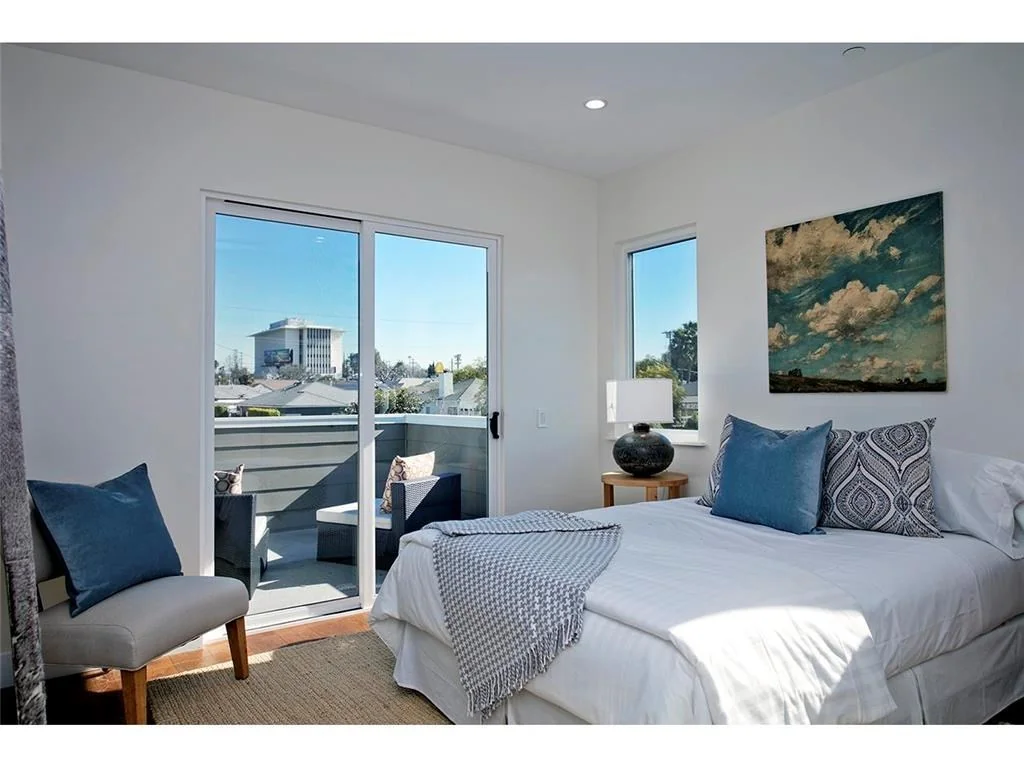 2947 Kelton Avenue · Bedroom