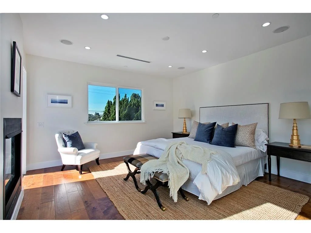 2947 Kelton Avenue · Primary bedroom