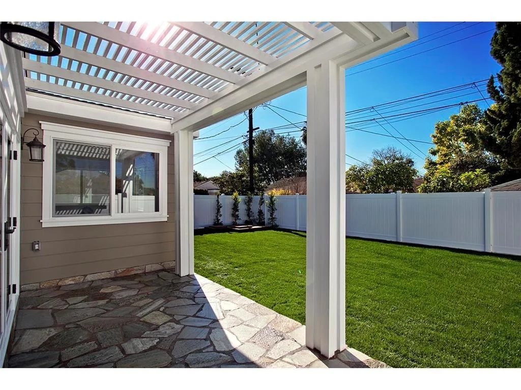 2947 Kelton Avenue · Covered patio