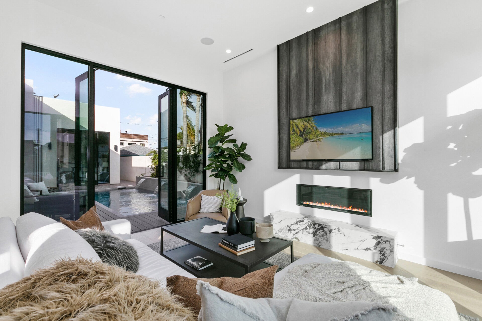Living spaces opening outdoors at 215 Lincoln Avenue